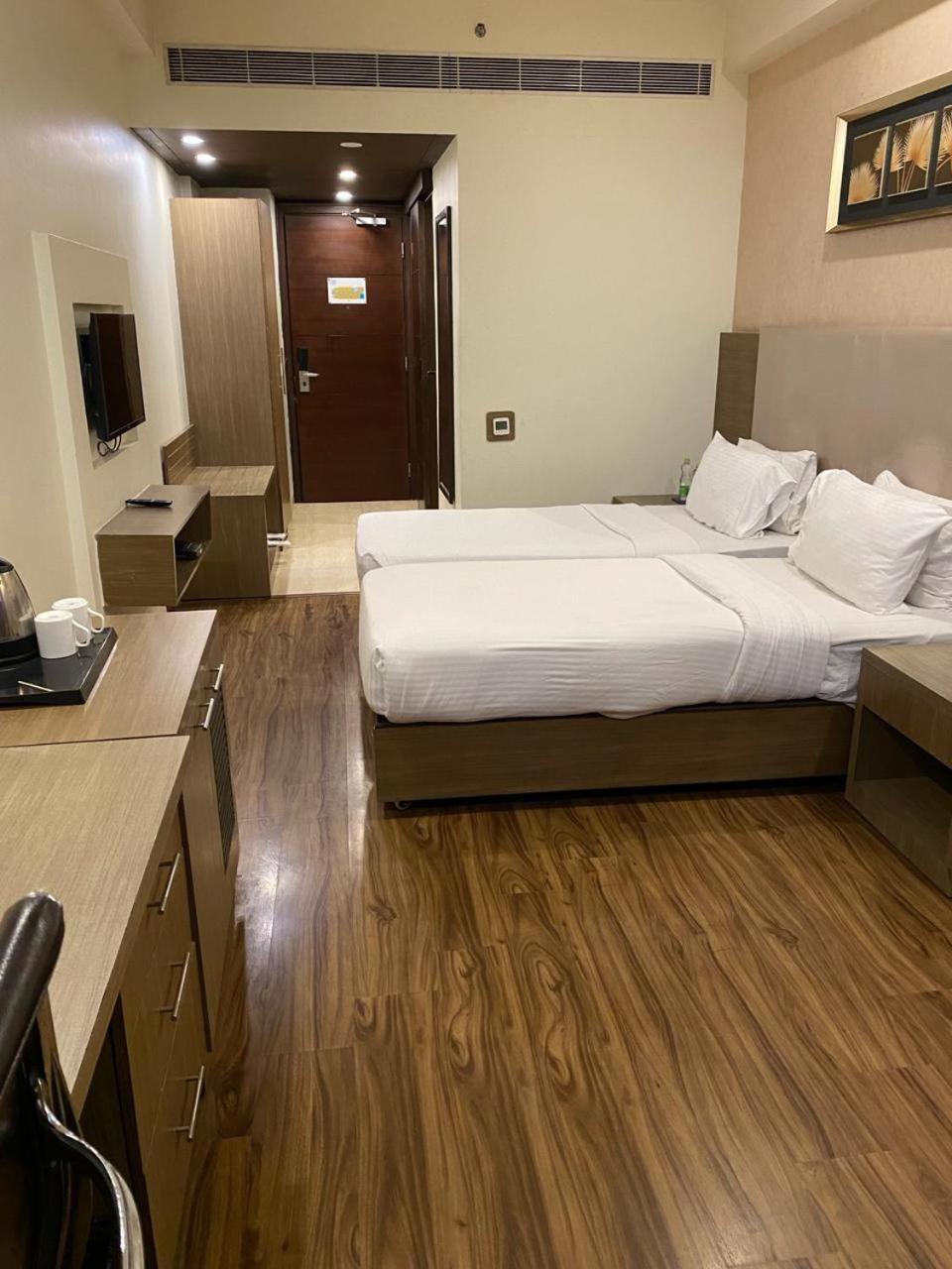 Golden Suites Gurgaon Inde Hotels Exterior photo