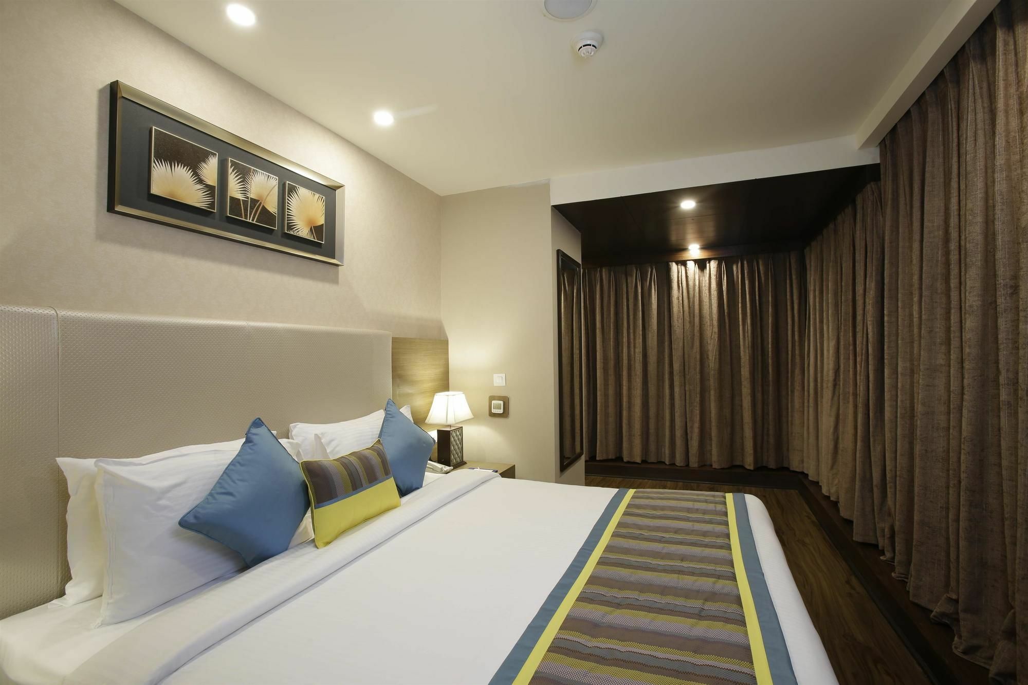 Golden Suites Gurgaon Inde Hotels Exterior photo
